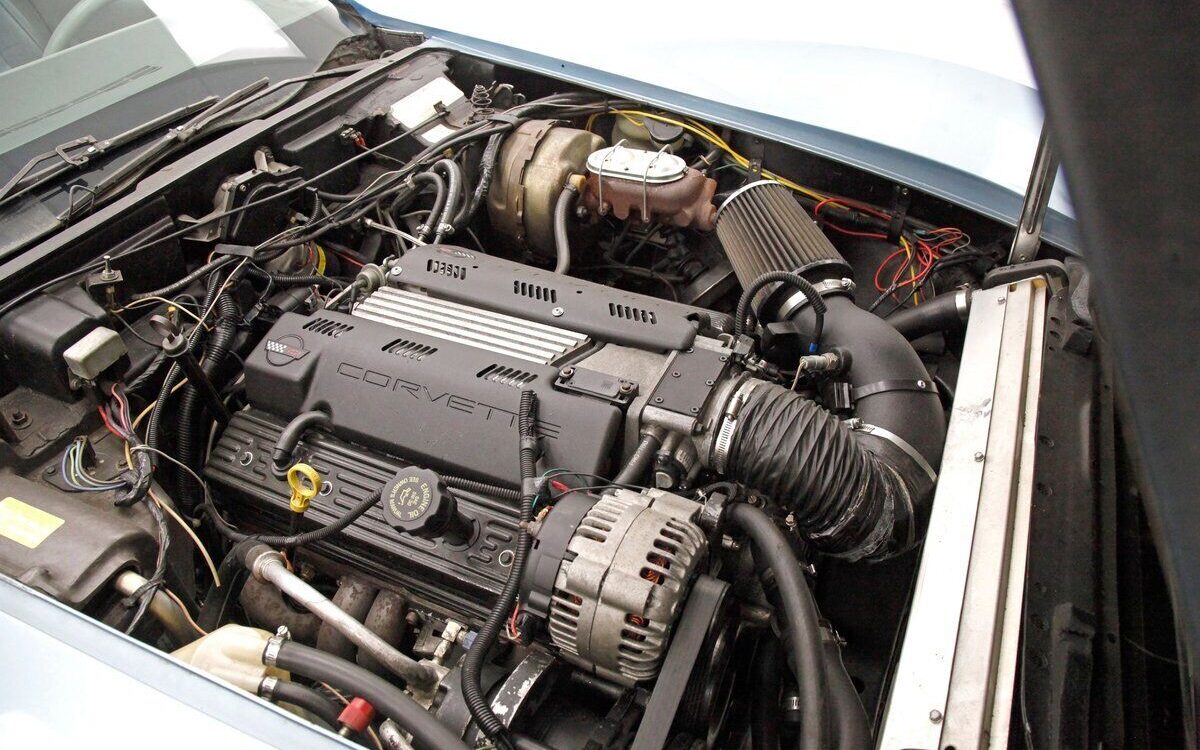 Chevrolet-Corvette-Coupe-1977-10