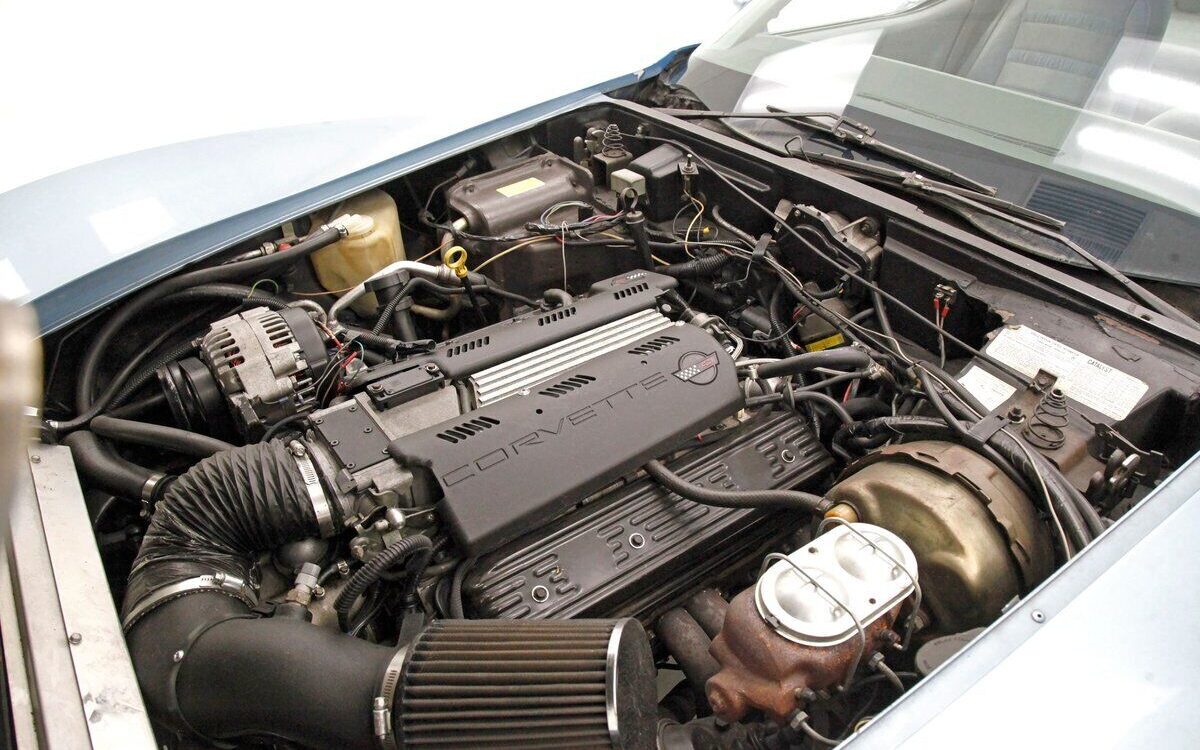 Chevrolet-Corvette-Coupe-1977-11