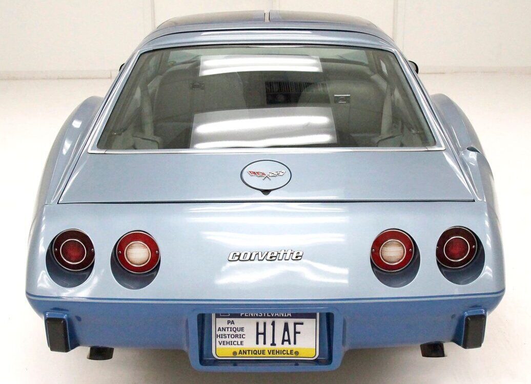 Chevrolet-Corvette-Coupe-1977-3