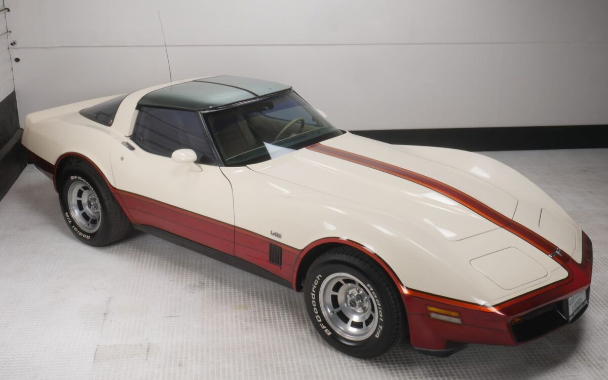 Chevrolet-Corvette-Coupe-1980-2