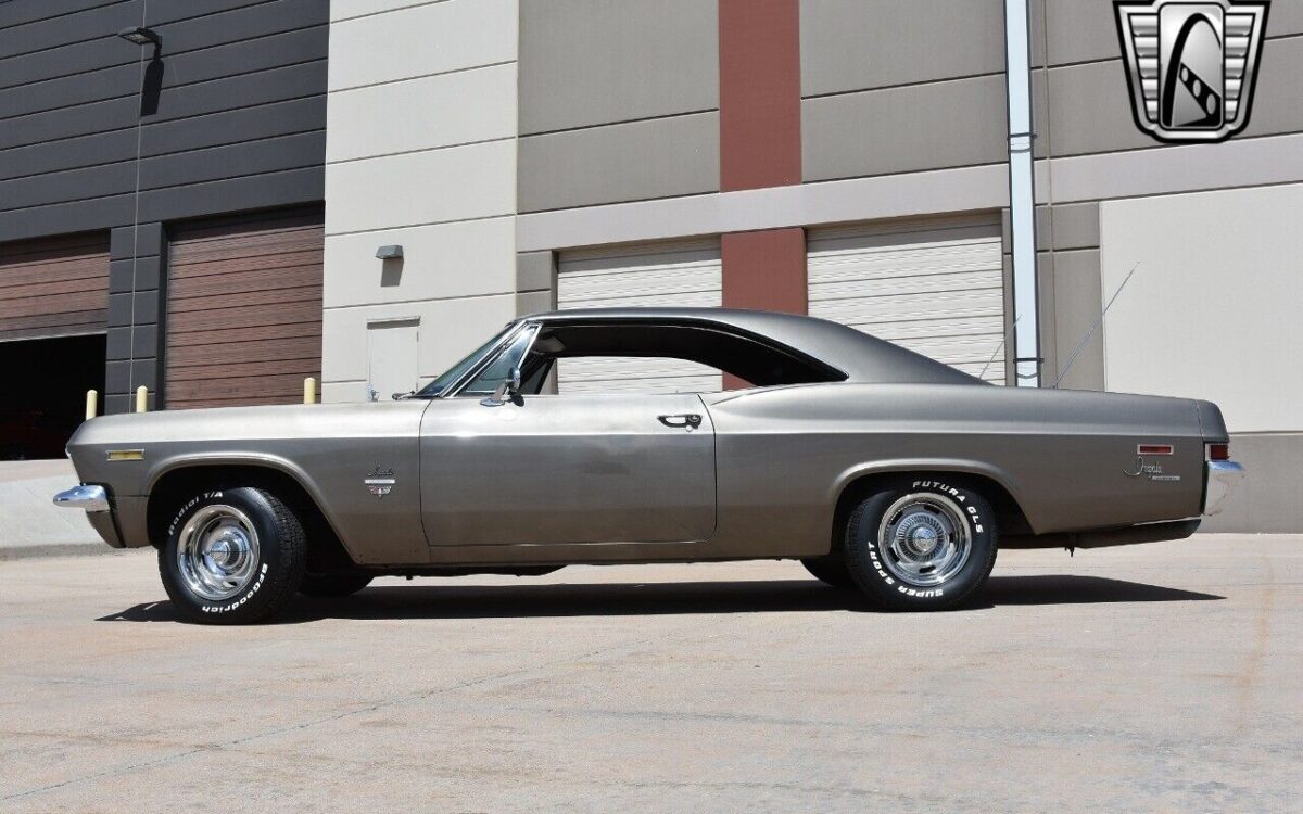 Chevrolet-Impala-1966-3