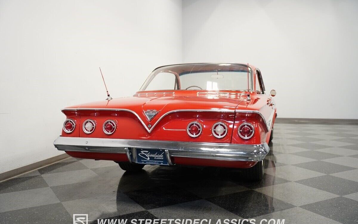 Chevrolet-Impala-Coupe-1961-9