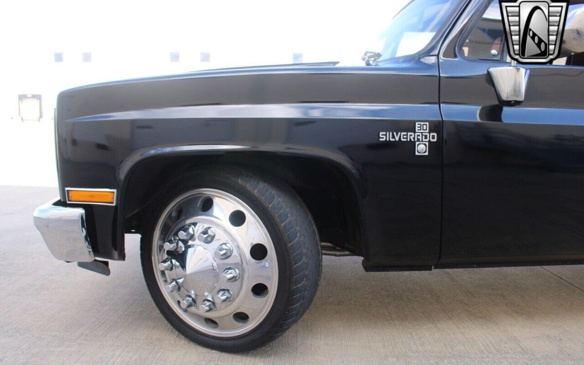 Chevrolet-R30-1989-6