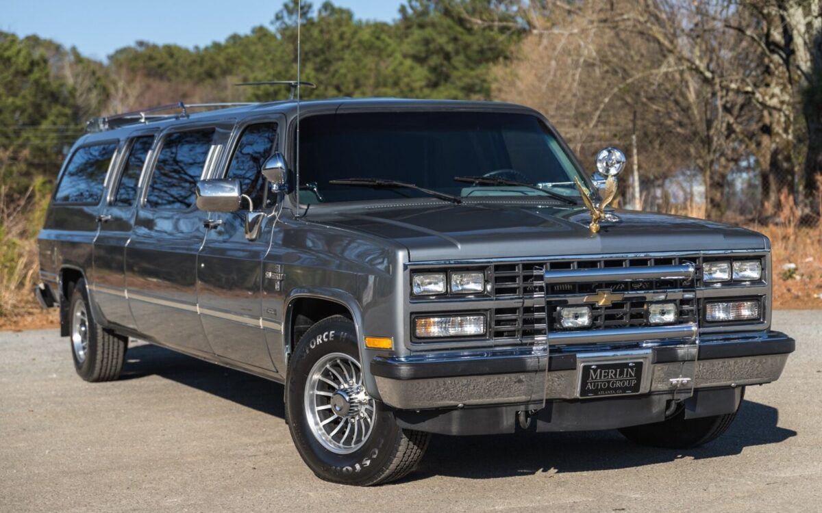 Chevrolet-Suburban-1988-4