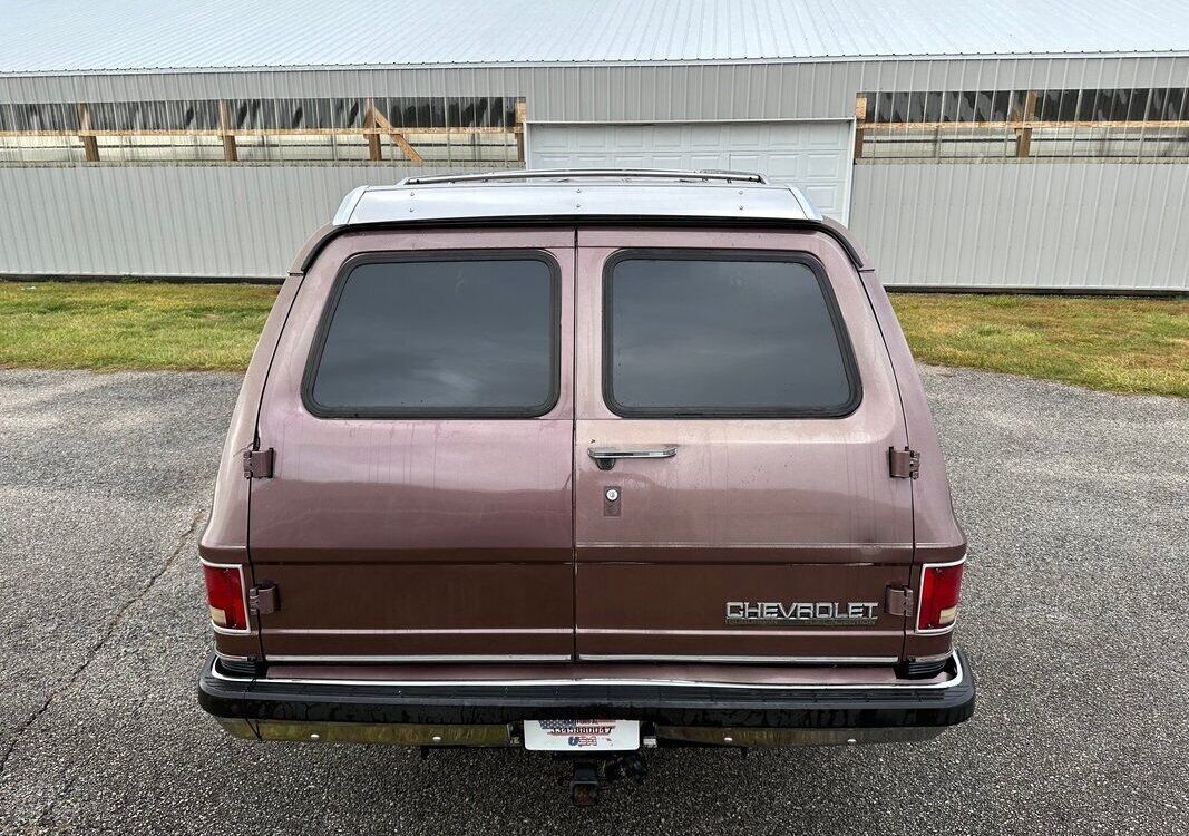 Chevrolet-Suburban-SUV-1991-11