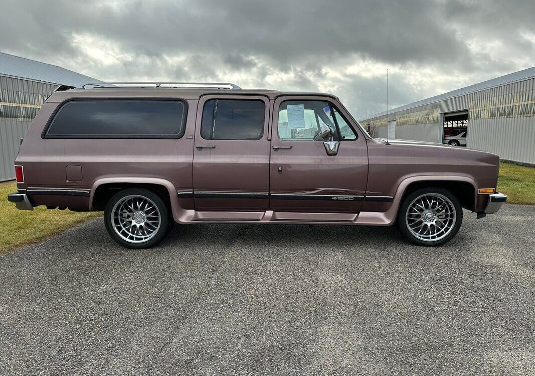 Chevrolet-Suburban-SUV-1991-7