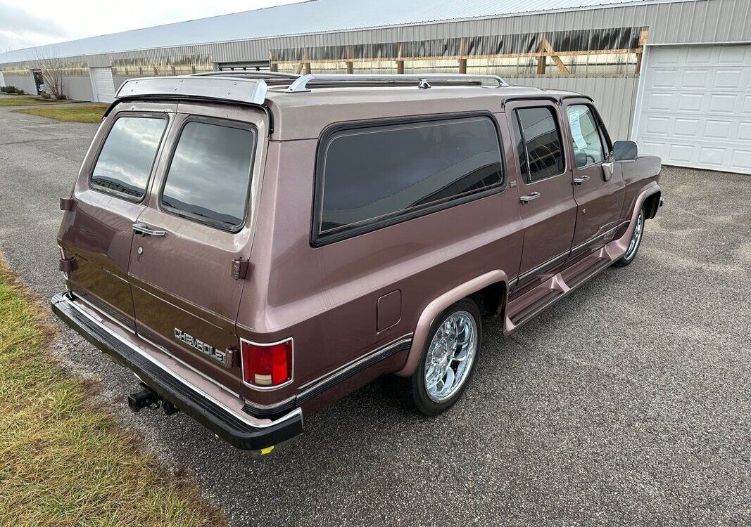 Chevrolet-Suburban-SUV-1991-9