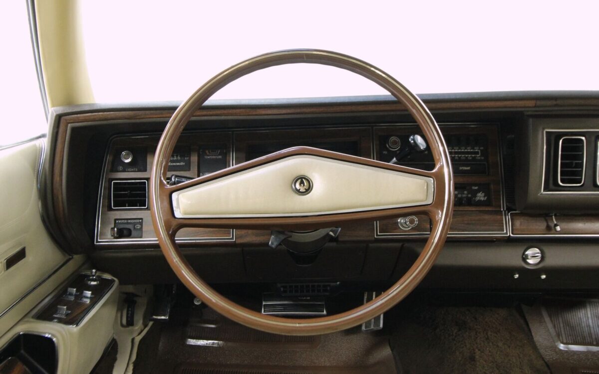 Chrysler-Imperial-1975-9