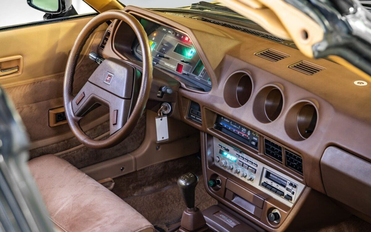 Datsun-Z-Series-Coupe-1983-11