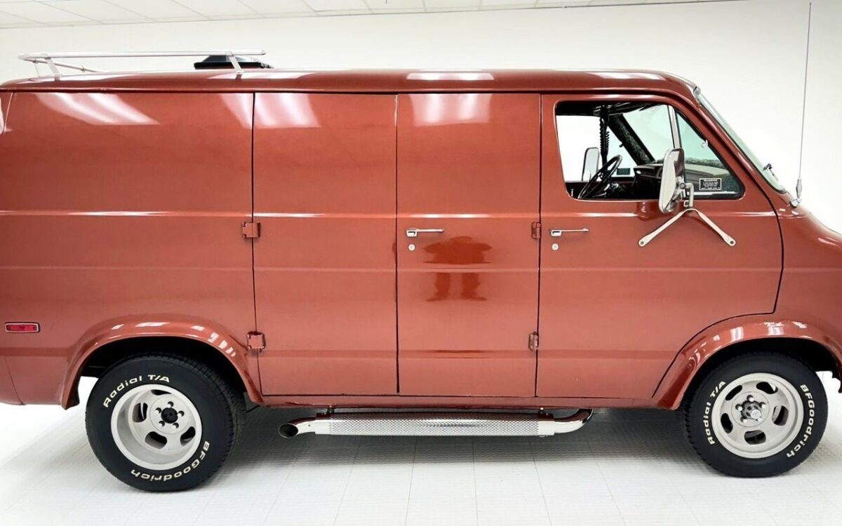 Dodge-B200-Van-1977-5