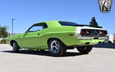 Dodge-Challenger-1974-4