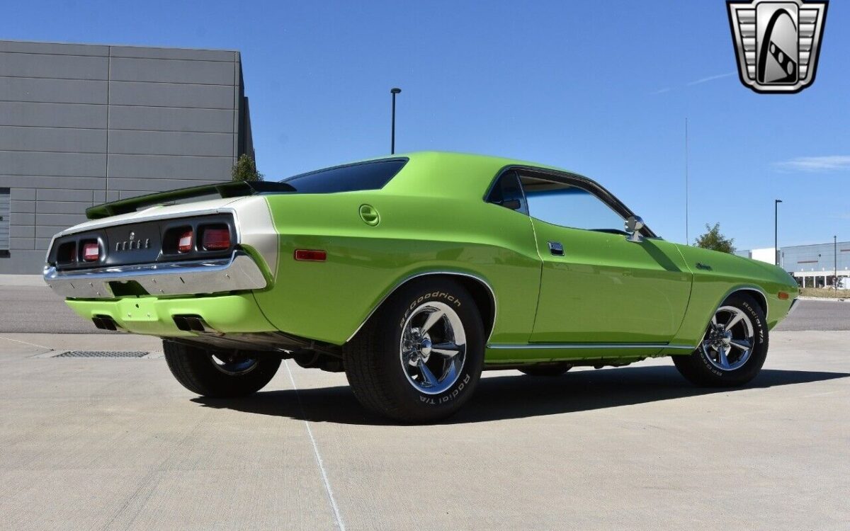 Dodge-Challenger-1974-6