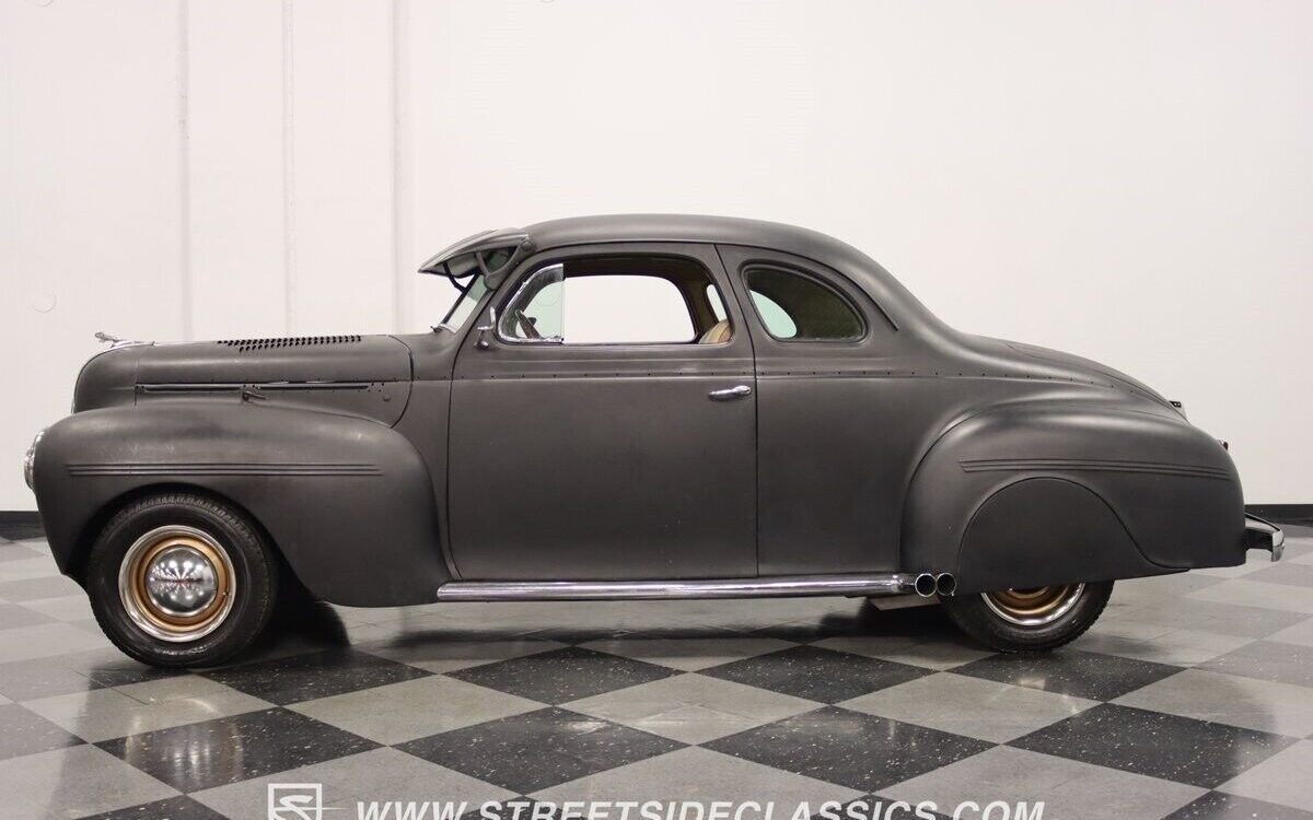 Dodge-Deluxe-Coupe-1940-2