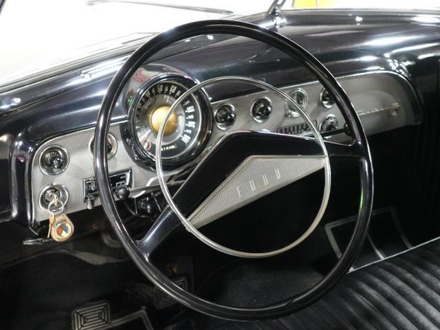 Ford-Custom-Deluxe-1951-8