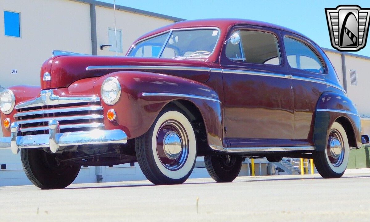 Ford-Deluxe-1947-3
