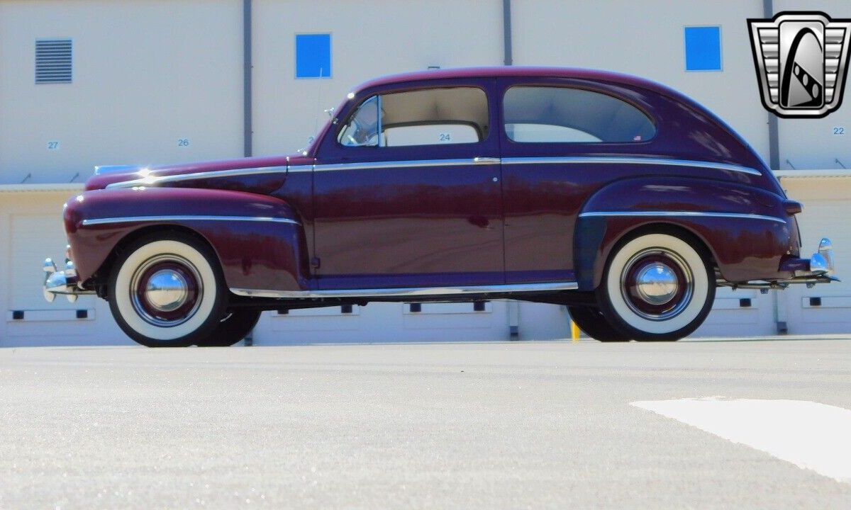 Ford-Deluxe-1947-4