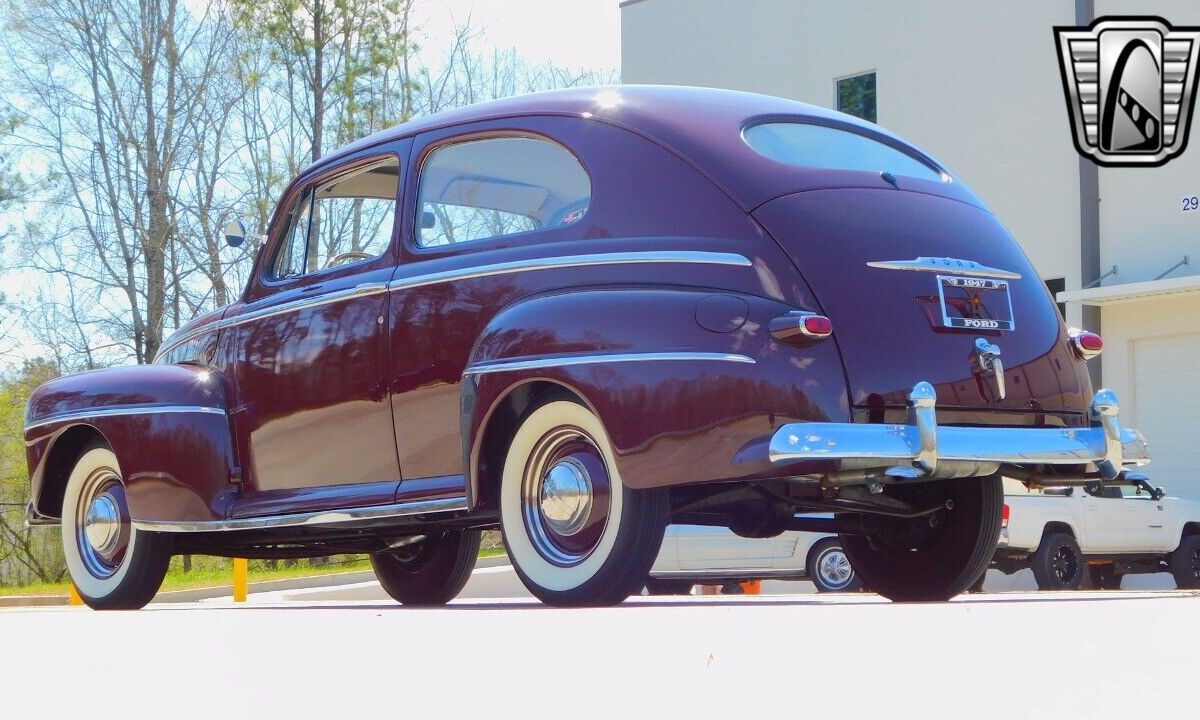 Ford-Deluxe-1947-5