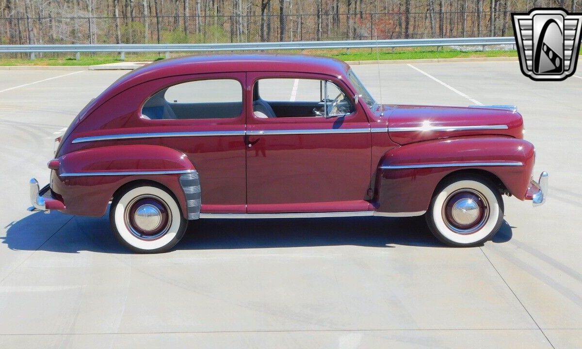 Ford-Deluxe-1947-8