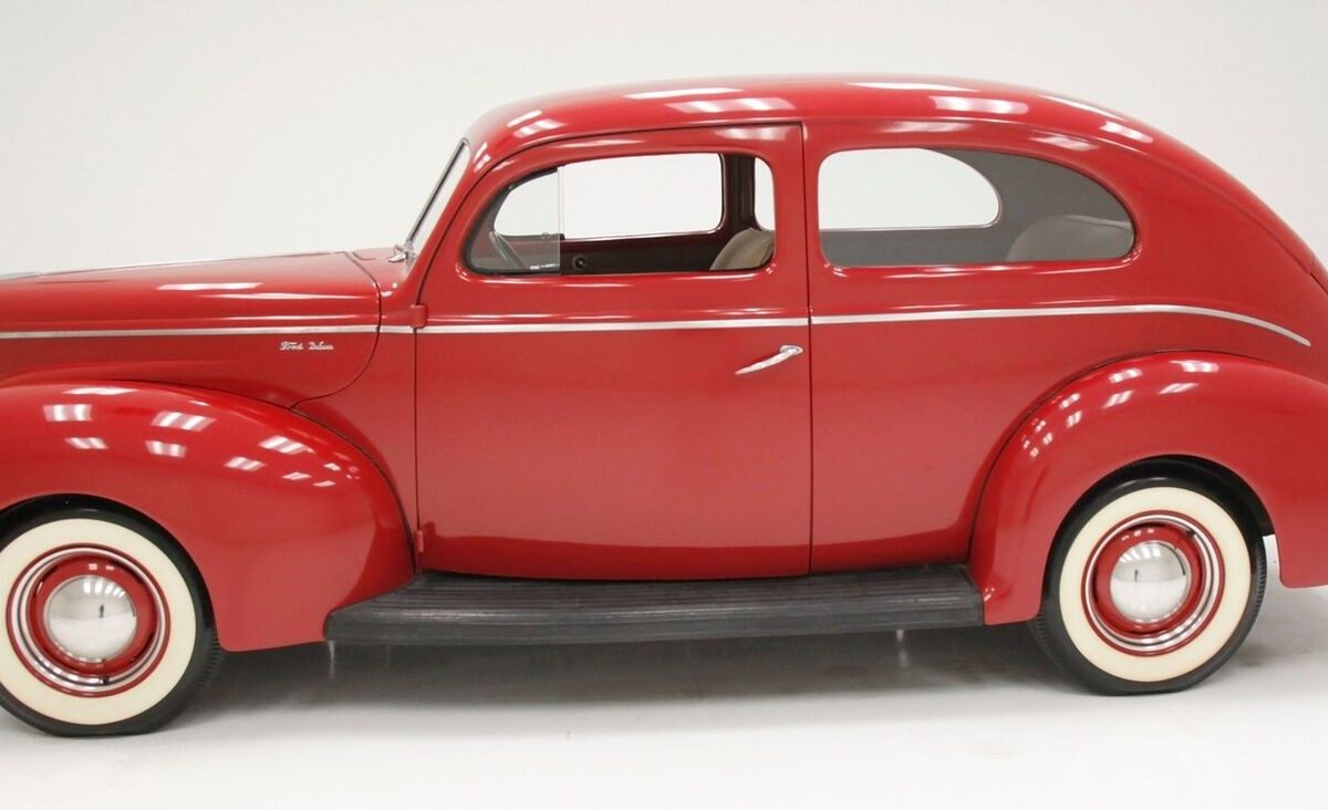 Ford-Deluxe-Berline-1940-1