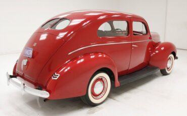 Ford-Deluxe-Berline-1940-3