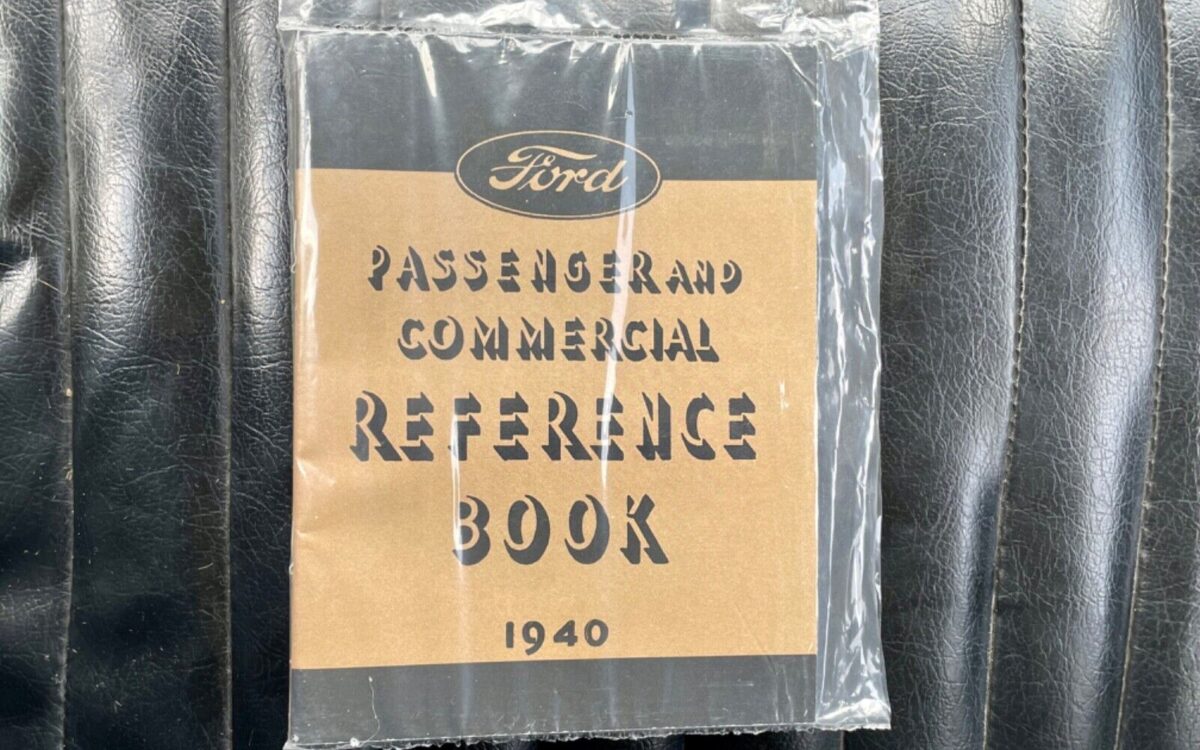 Ford-Deluxe-Berline-1940-8