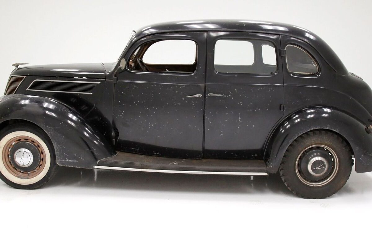 Ford-Fordor-Berline-1937-1