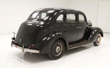 Ford-Fordor-Berline-1937-4