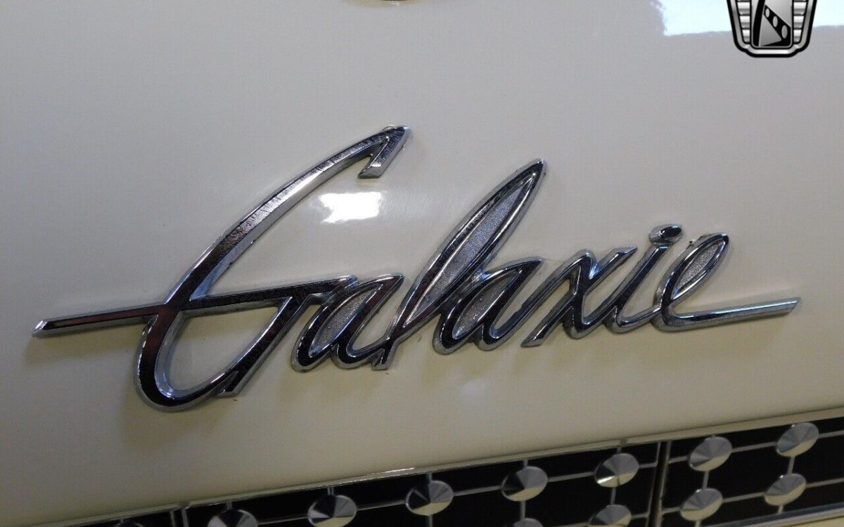 Ford-Galaxie-1961-11