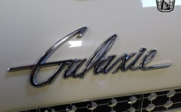 Ford-Galaxie-1961-11
