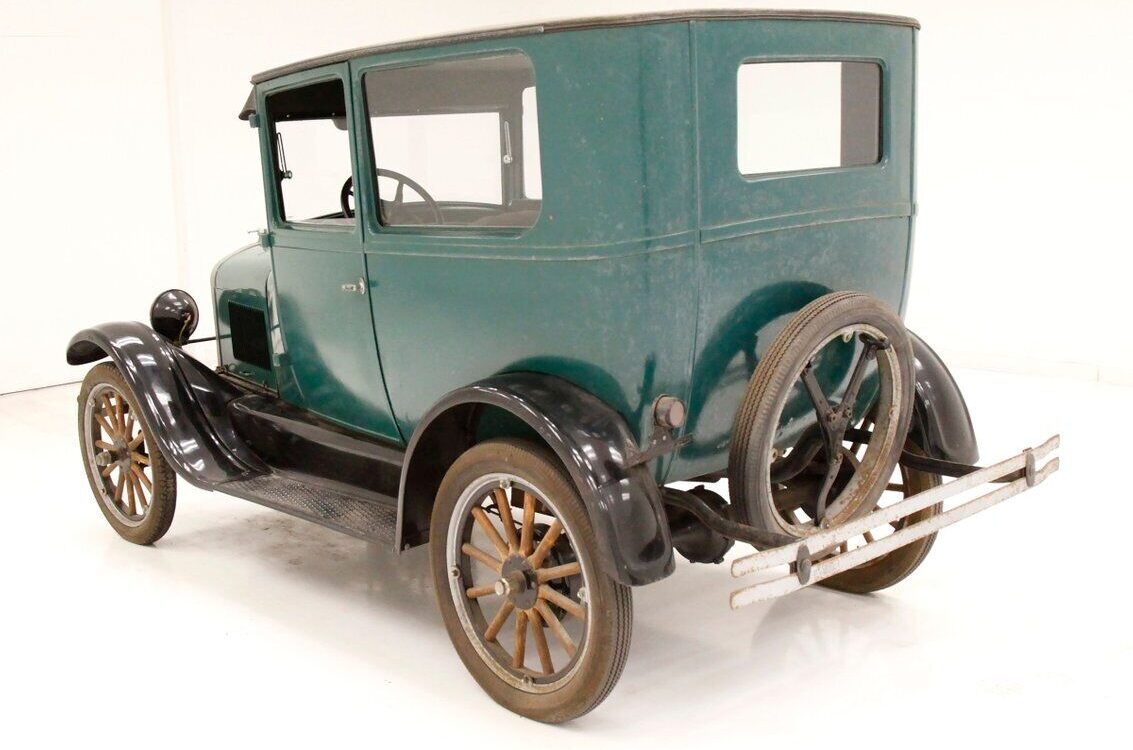 Ford-Model-T-Berline-1926-2