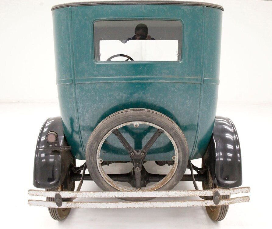 Ford-Model-T-Berline-1926-3