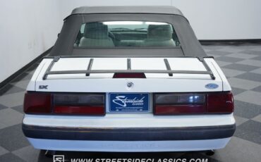 Ford-Mustang-Cabriolet-1988-8