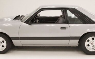 Ford-Mustang-Coupe-1985-1