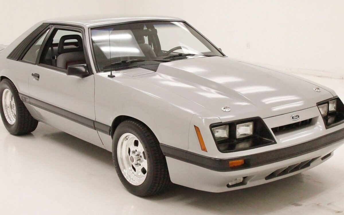 Ford-Mustang-Coupe-1985-6