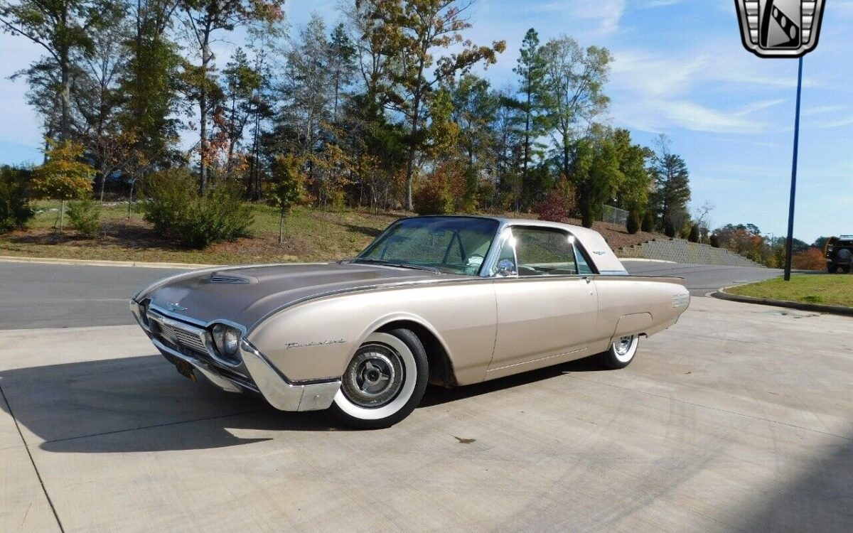 Ford-Thunderbird-1961-2