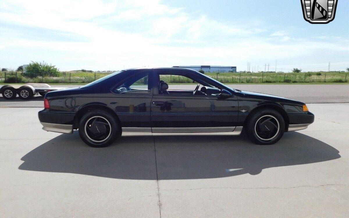Ford-Thunderbird-1990-2