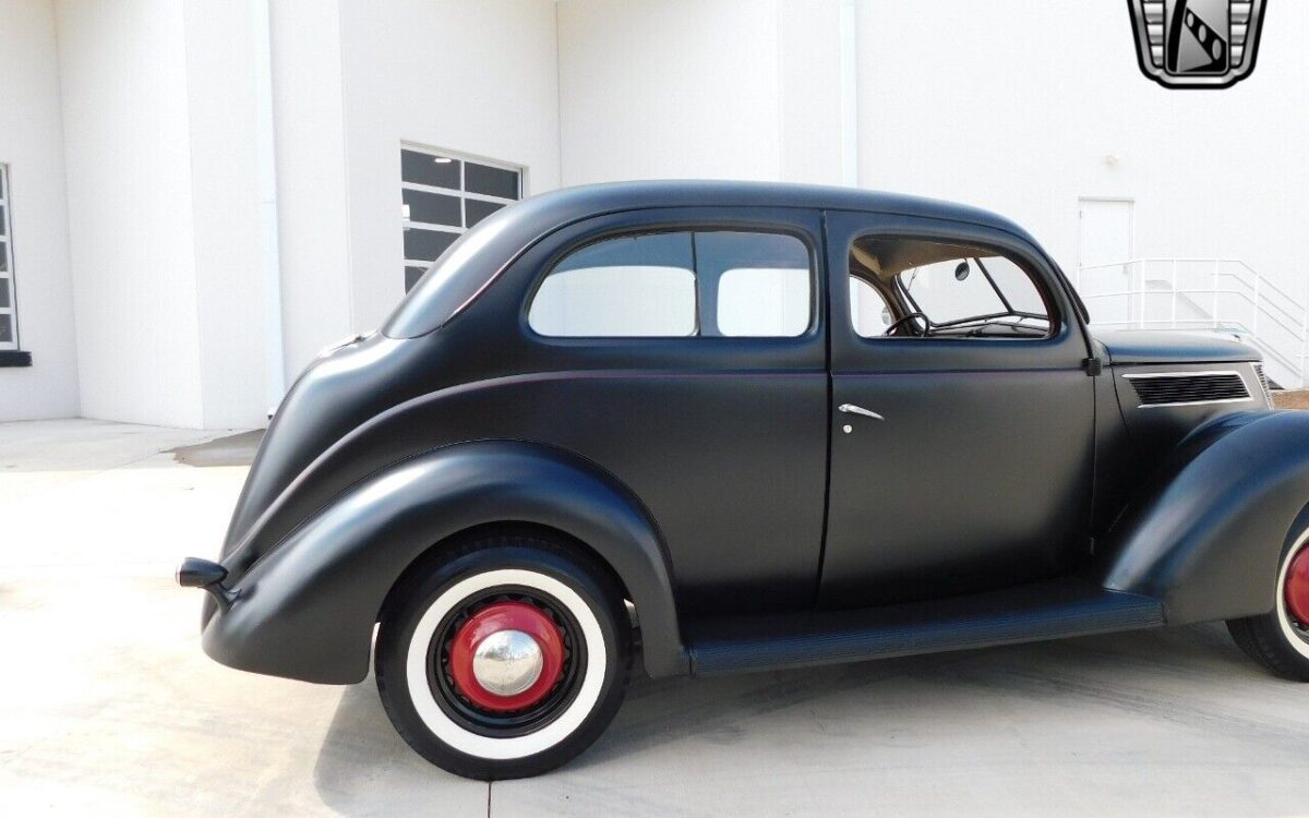 Ford-Tudor-1937-11