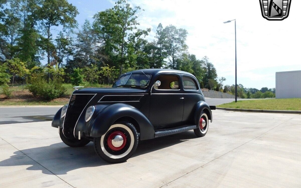 Ford-Tudor-1937-2