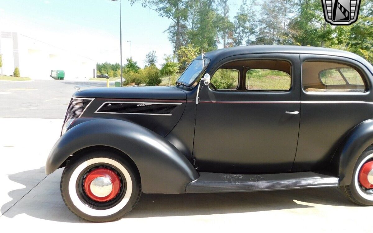 Ford-Tudor-1937-5