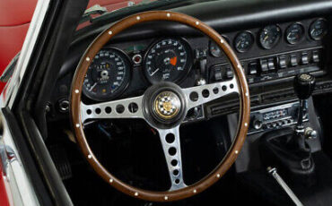 Jaguar-XK-1971-15