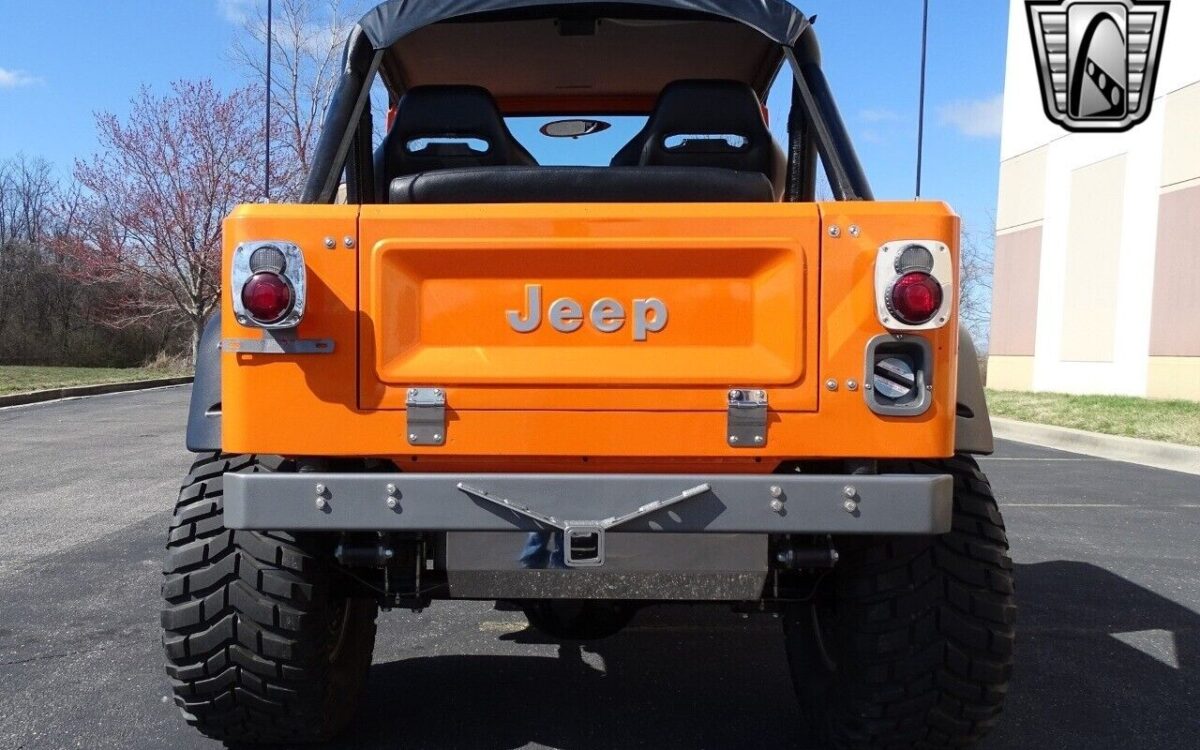 Jeep-CJ-1984-4