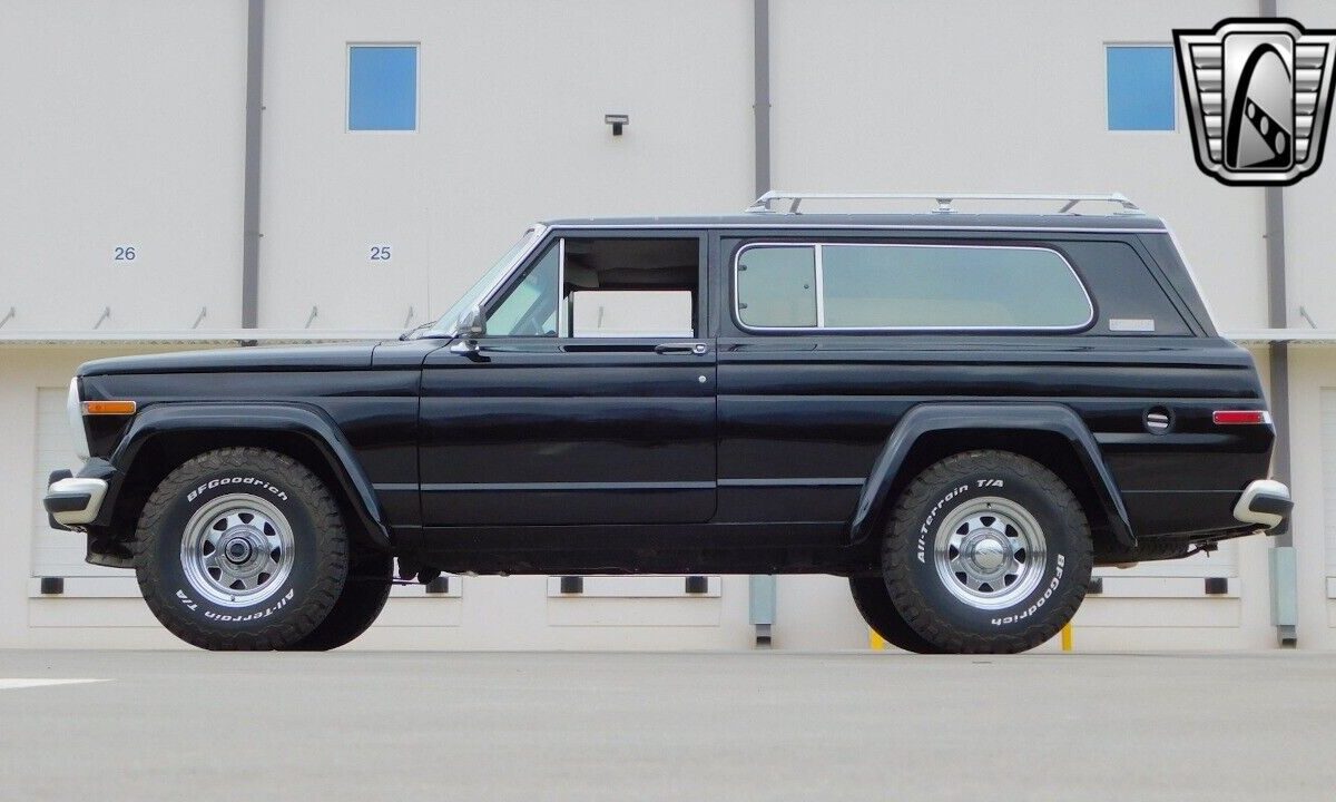 Jeep-Wagoneer-1982-4