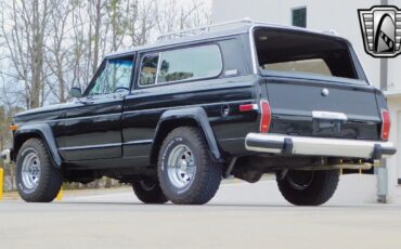 Jeep-Wagoneer-1982-5
