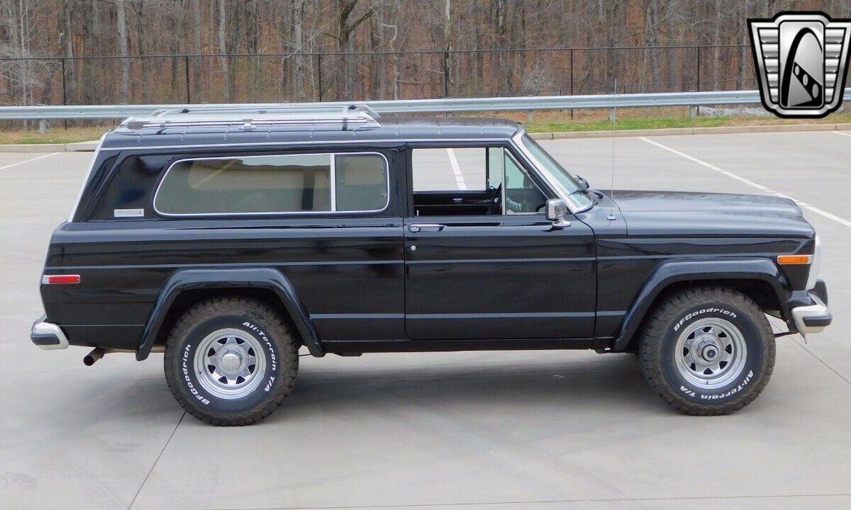 Jeep-Wagoneer-1982-8