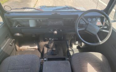 Land-Rover-Defender-SUV-1991-11