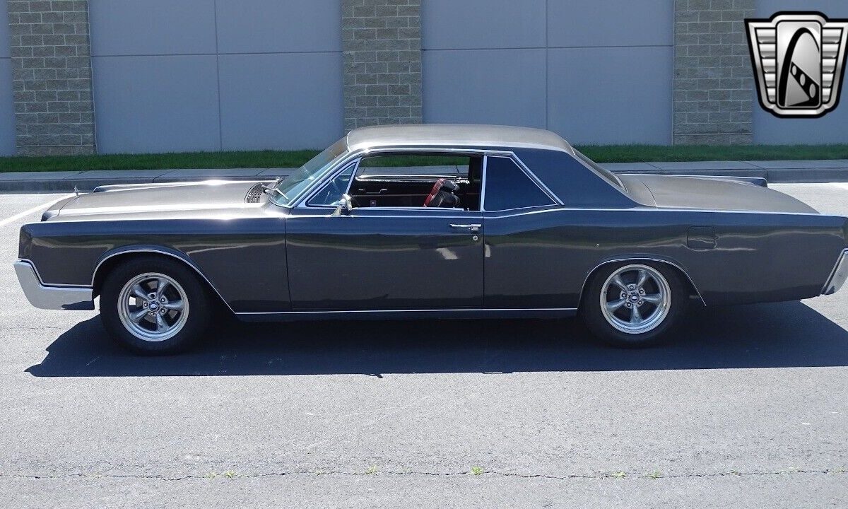 Lincoln-Continental-1966-3