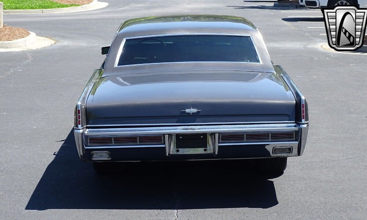 Lincoln-Continental-1966-4