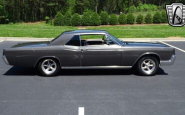 Lincoln-Continental-1966-5