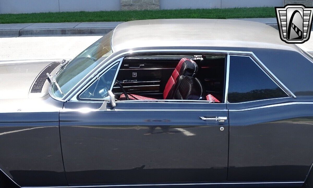 Lincoln-Continental-1966-7