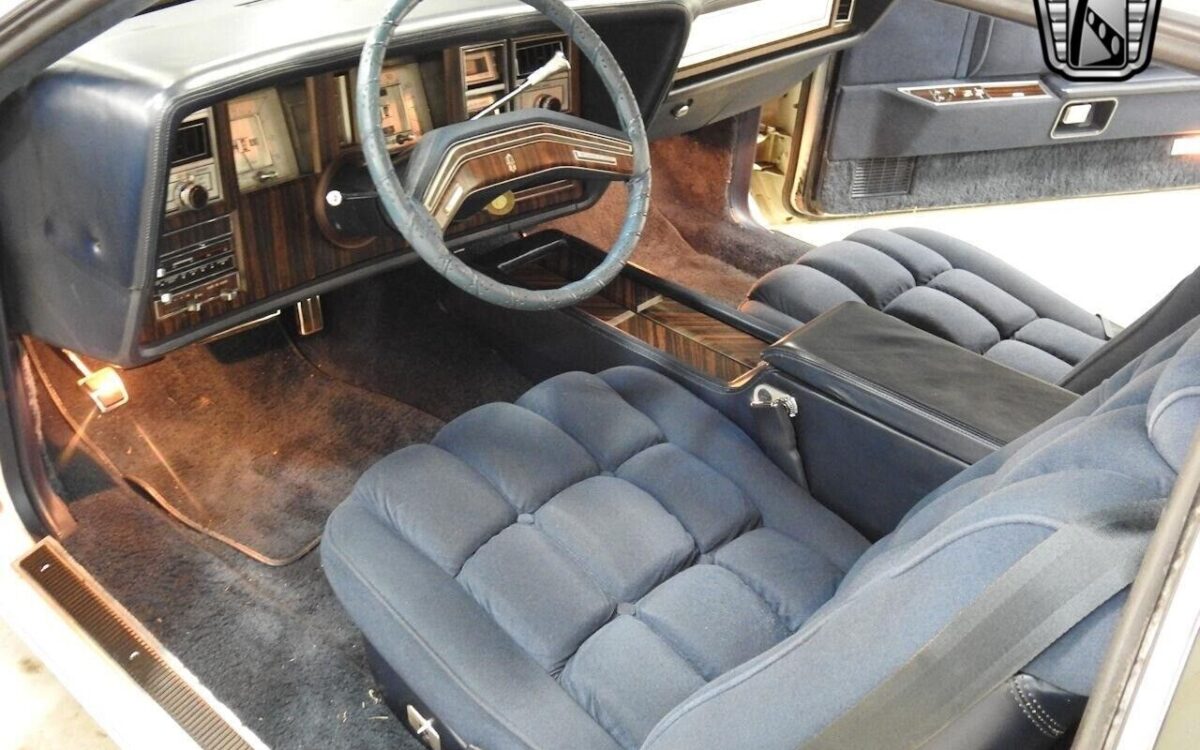 Lincoln-Continental-1979-8